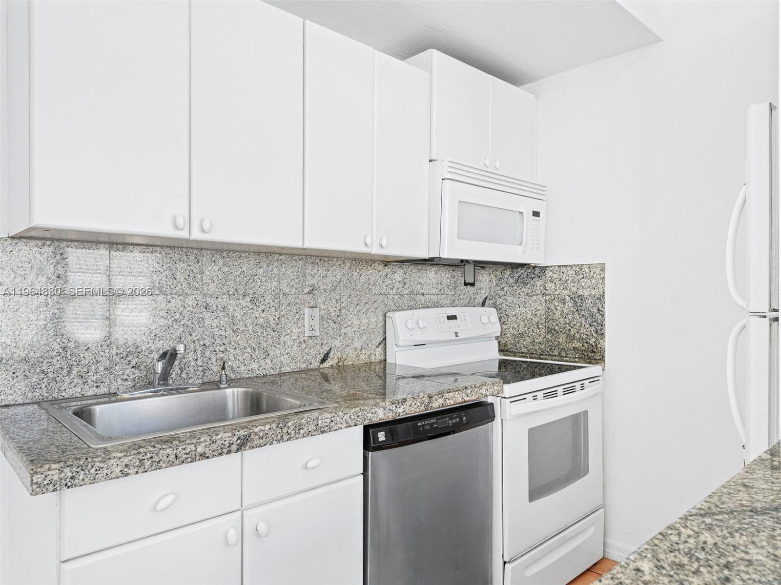 PENN PLAZA CONDO · #206 in Miami Beach - Photo 12