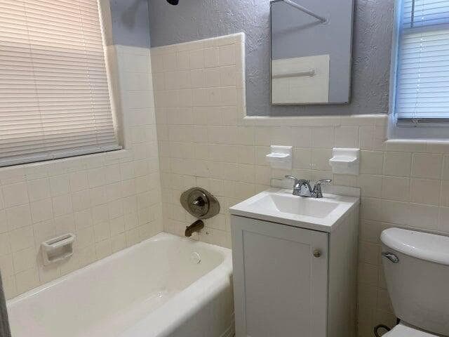 Bathroom 520 52ND ST