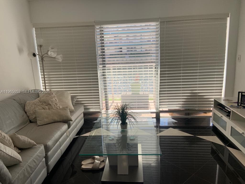 LA MAR BREEZE CONDO · #106 in North Miami Beach - Photo 4