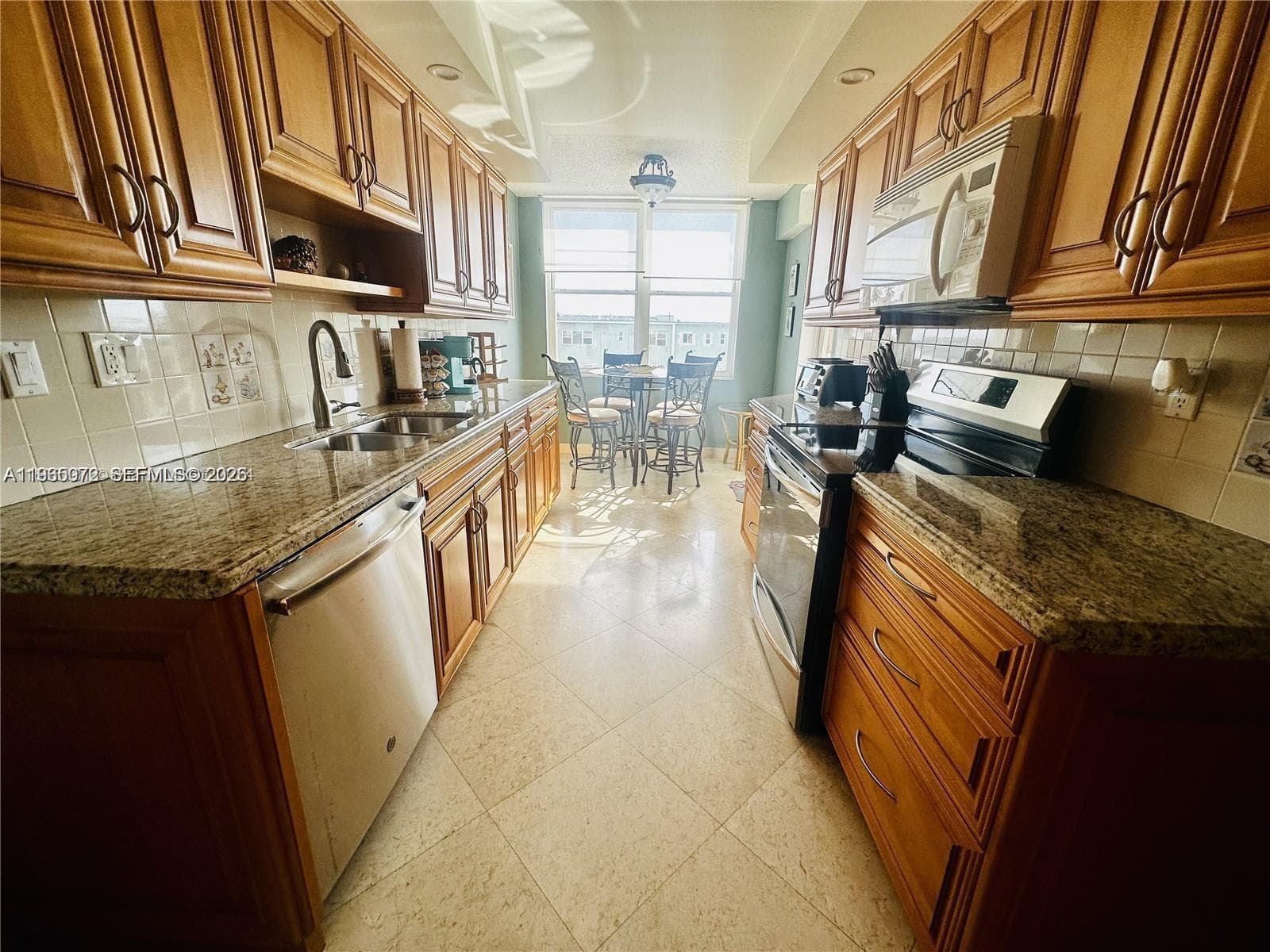 OXFORD TOWERS CONDO · #406 in Hollywood - Photo 3