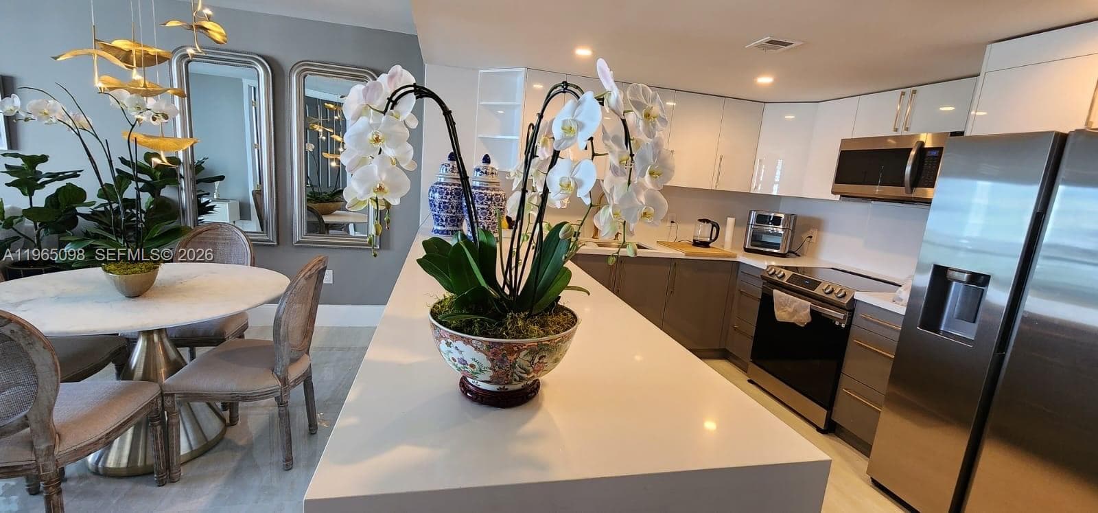 ARLEN BEACH CONDO · #905 in Miami Beach - Photo 2