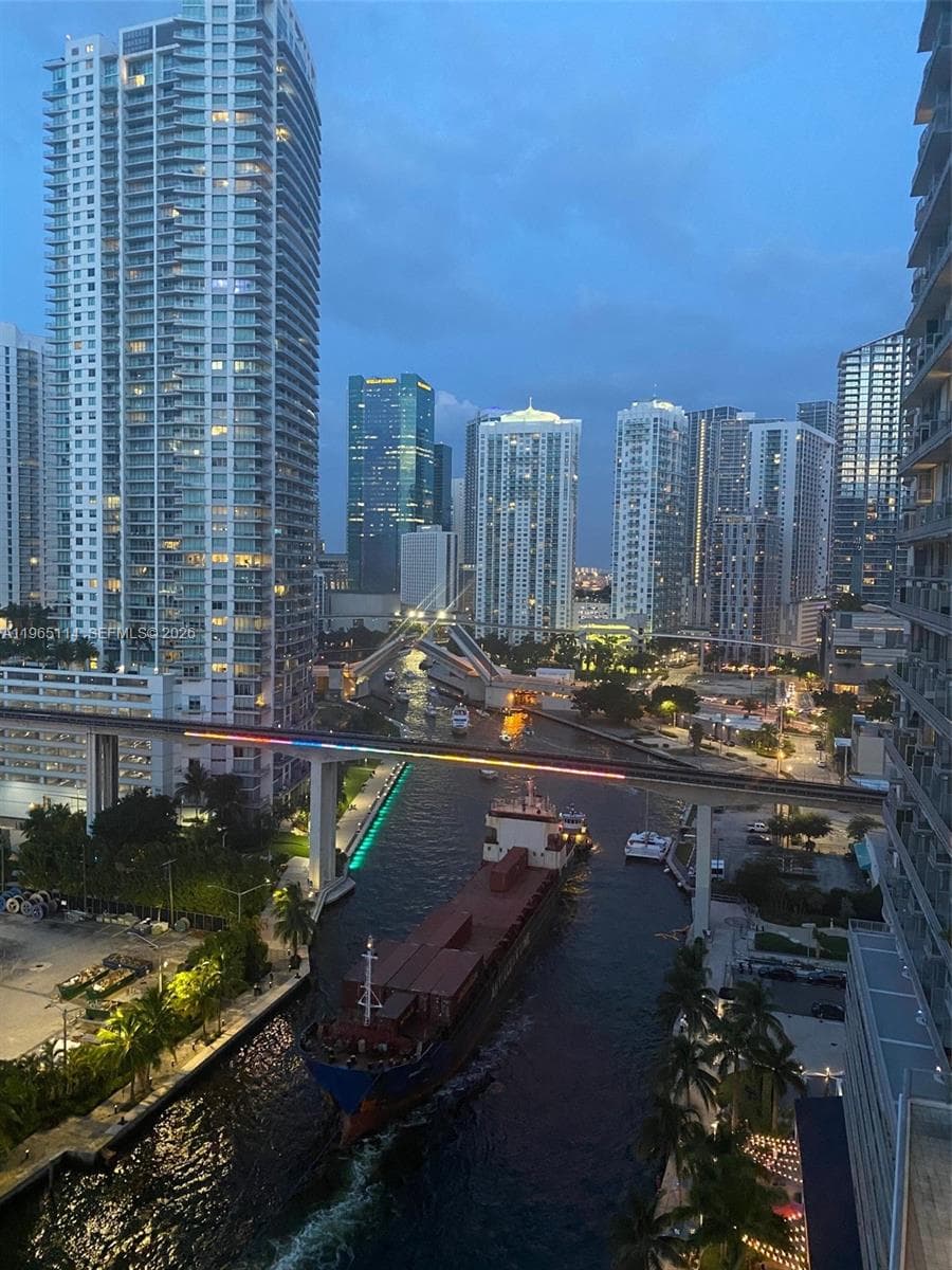 Latitude on the River · #1705 in Miami - Photo 7