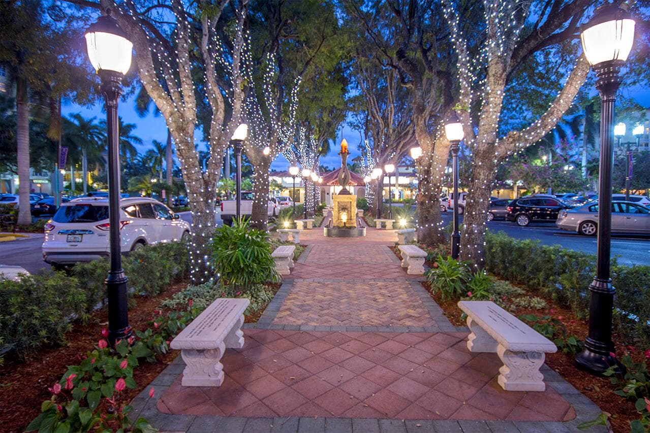 037 Royal Palm Place-LR