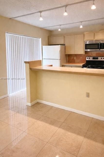 2610 26th way photo 3
