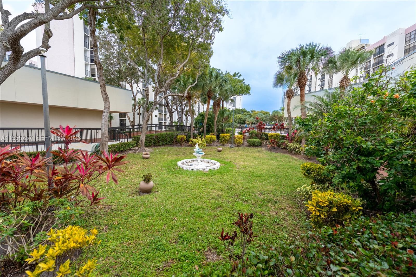 PLAZA OF AMERICAS CONDO P · #906 in Sunny Isles Beach - Photo 33