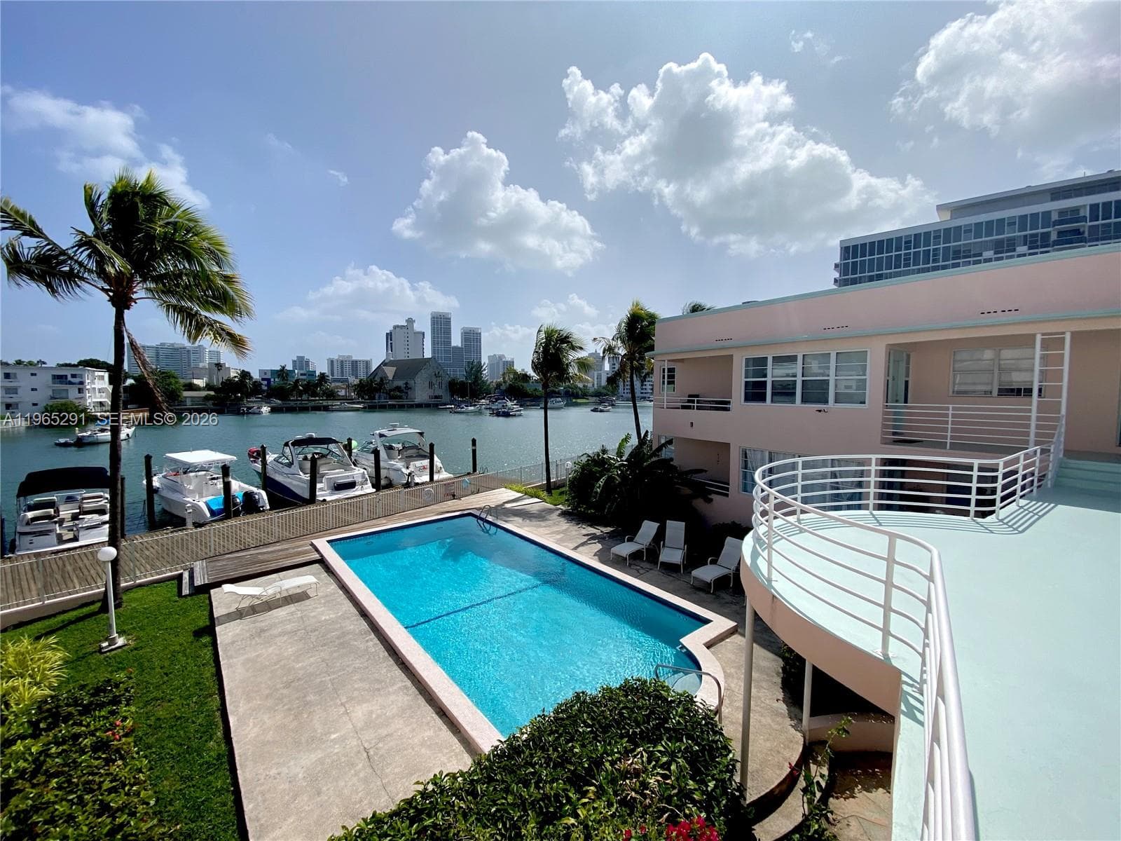 BAY DRIVE CONDO · #11 in Miami Beach - Photo 16
