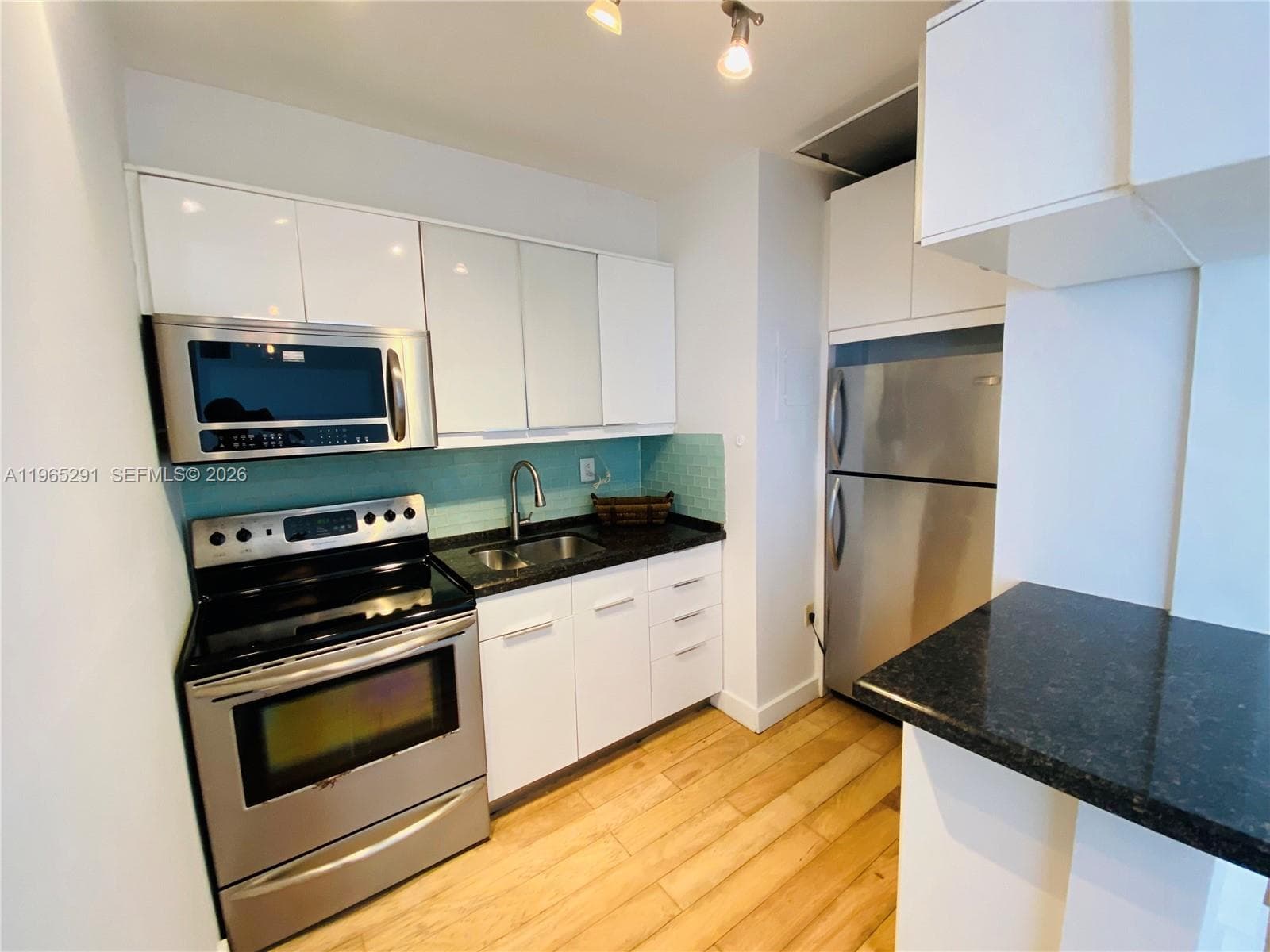 BAY DRIVE CONDO · #11 in Miami Beach - Photo 5