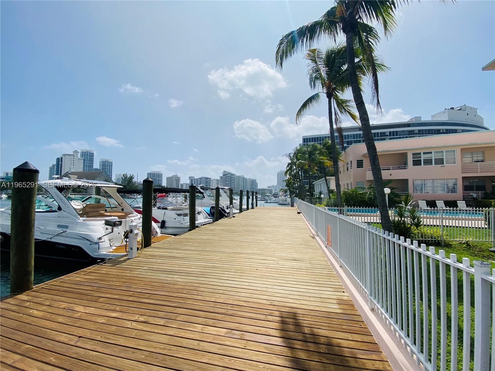 BAY DRIVE CONDO · #11 in Miami Beach - Photo 19