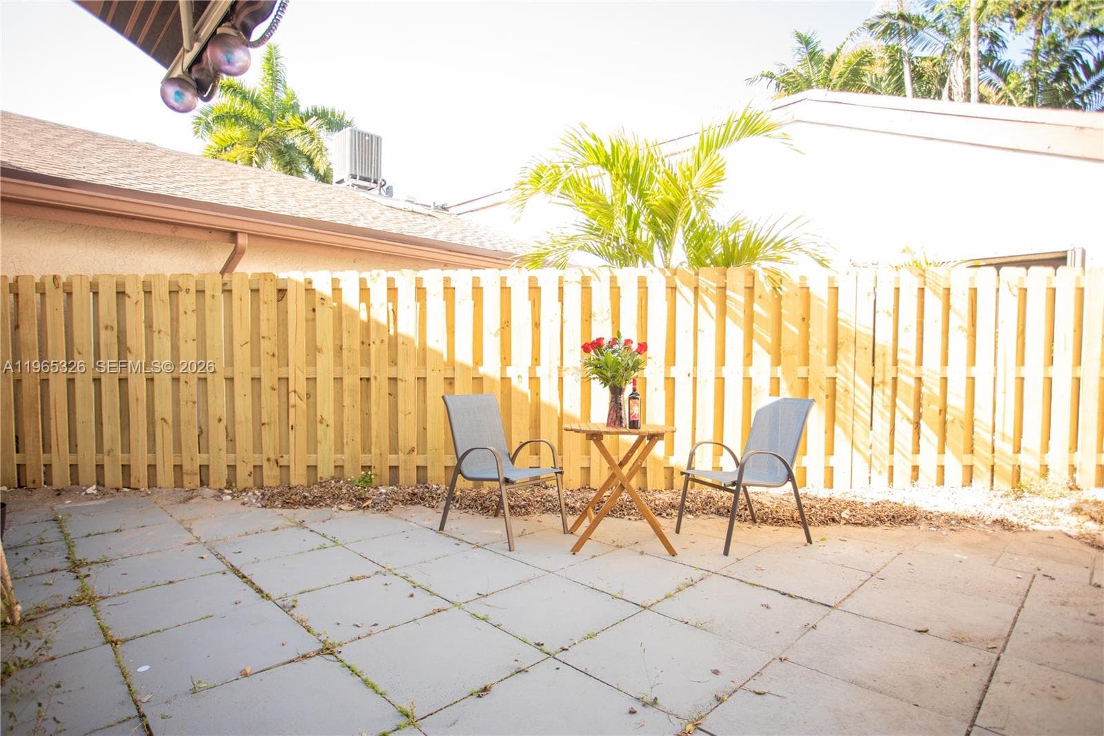 523 Leslie Dr photo 16