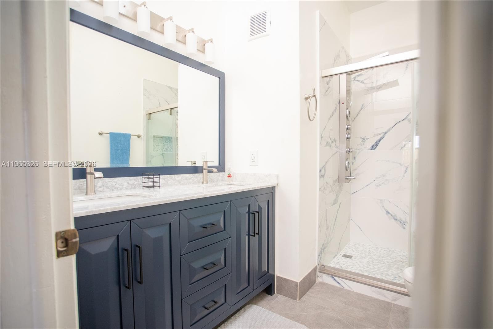 523 Leslie Dr photo 11