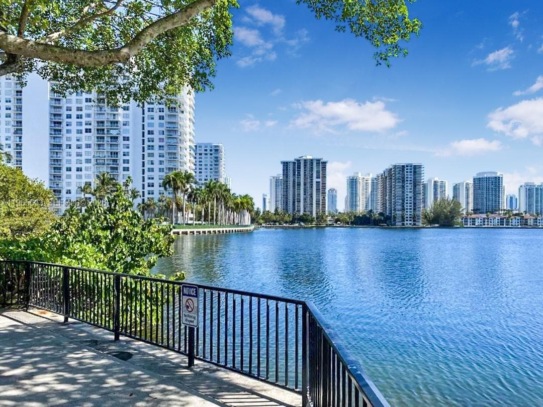 Commodore Plaza · #810 in Aventura - Photo 3