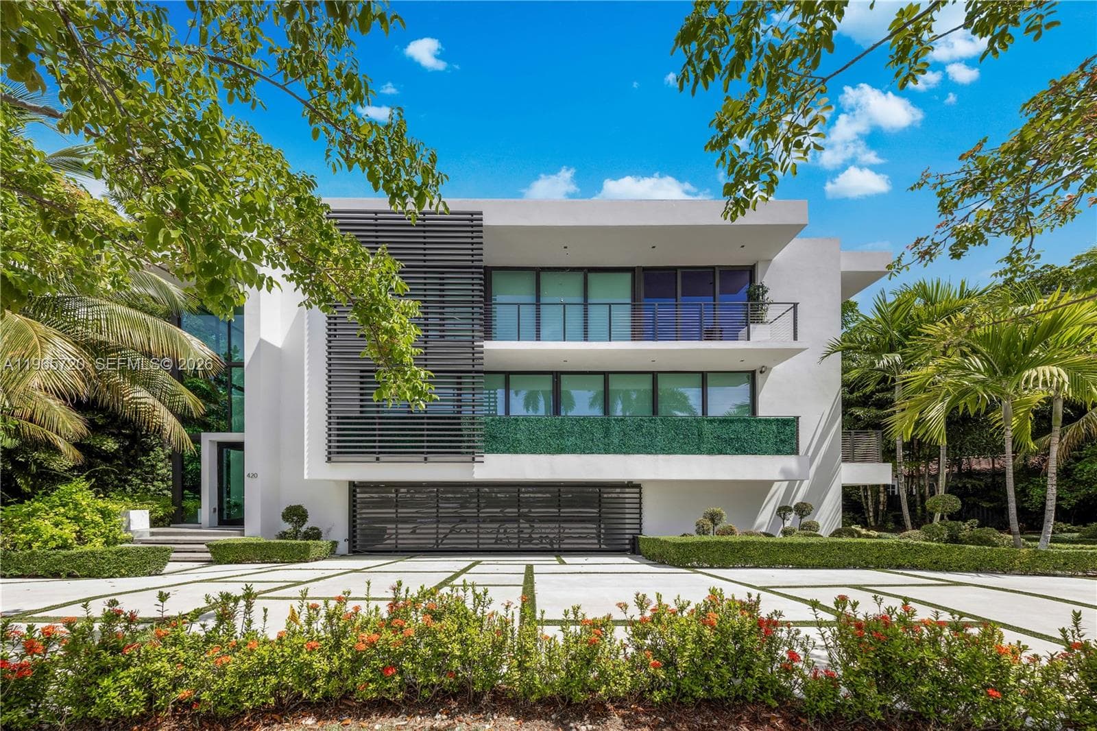 420 N Hibiscus Dr photo 2