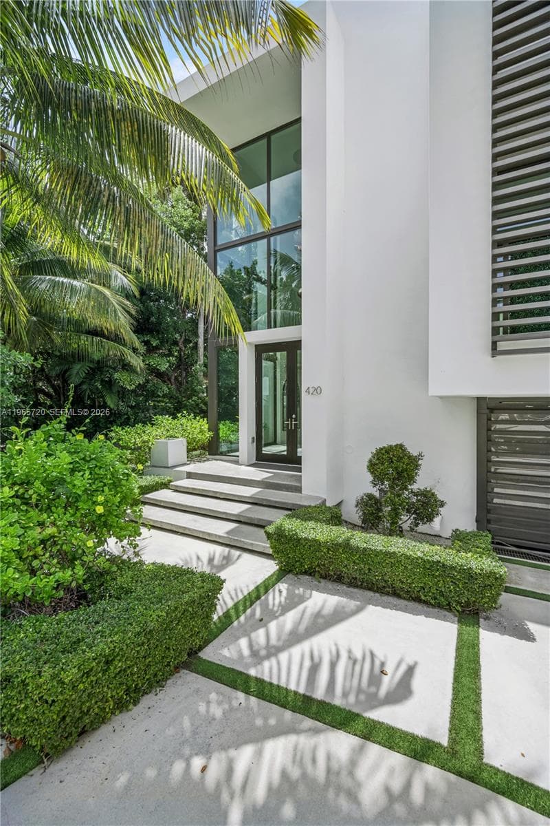 420 N Hibiscus Dr photo 3