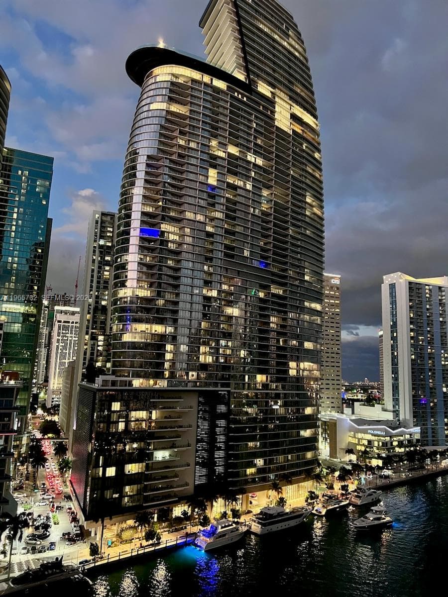 Icon Brickell I · #1715 in Miami - Photo 2