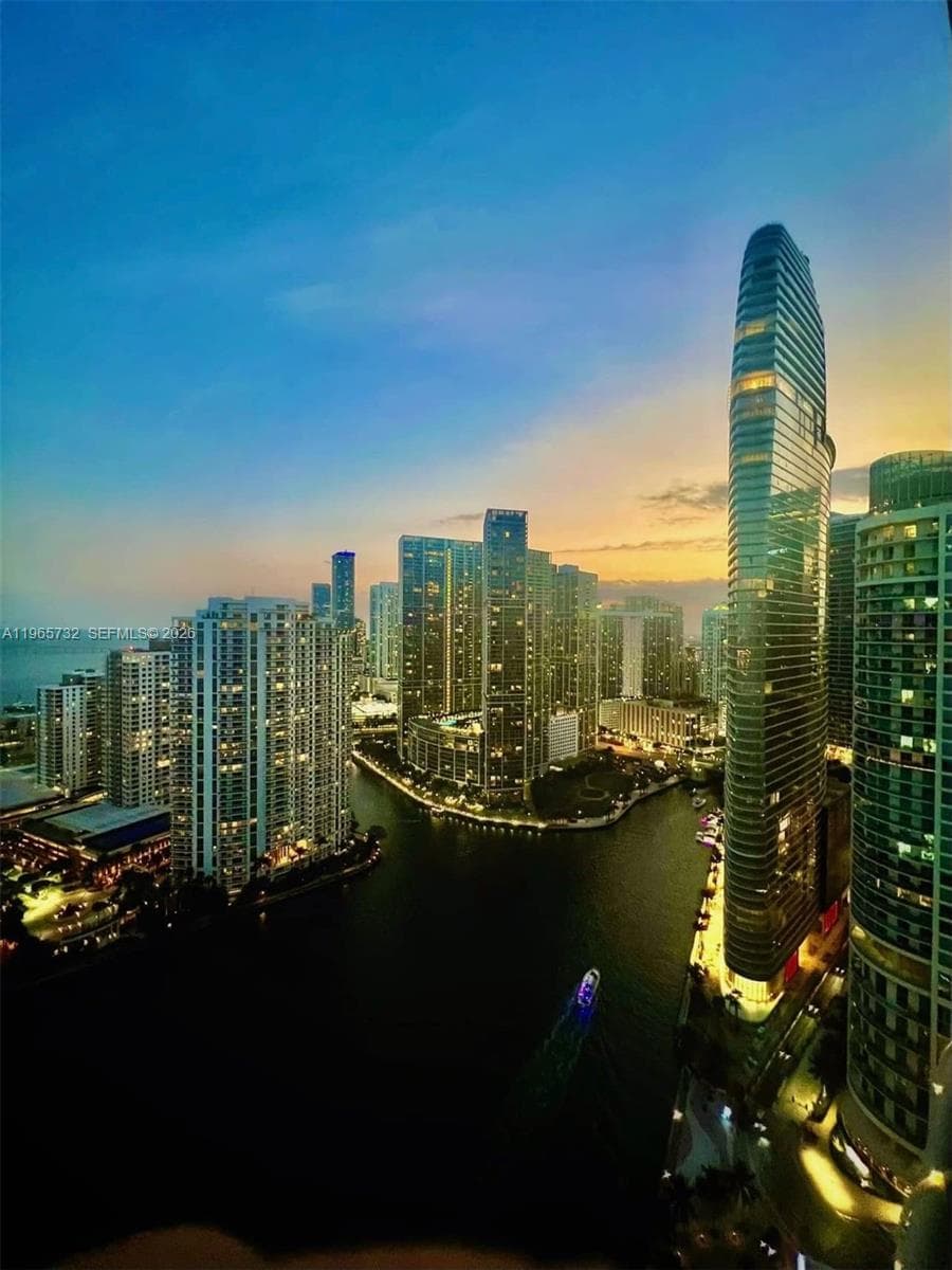 Icon Brickell I · #1715 in Miami - Photo 16