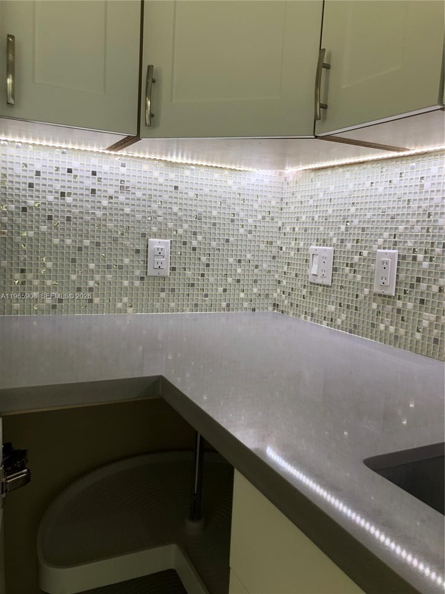 THE MICHIGAN CONDO · #28 in Miami Beach - Photo 3