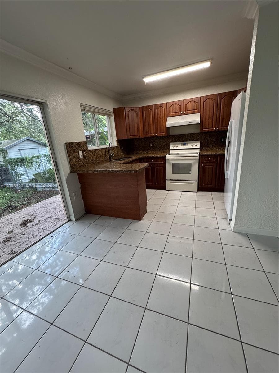20138 NW 38th Pl photo 6