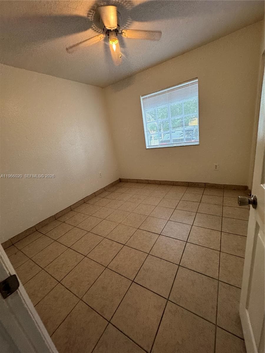 20138 NW 38th Pl photo 5