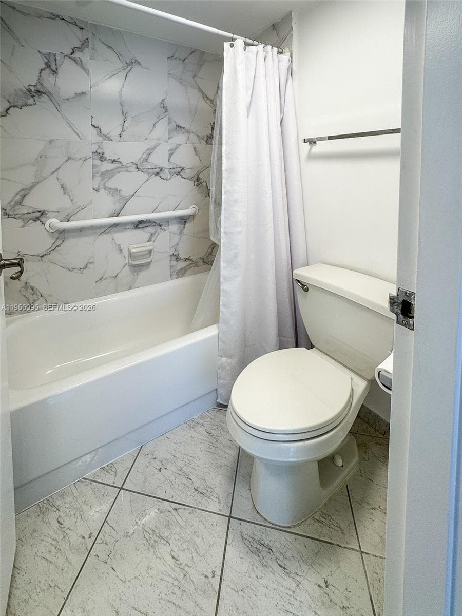 FOUR WINDS CONDO · #609 in Surfside - Photo 13