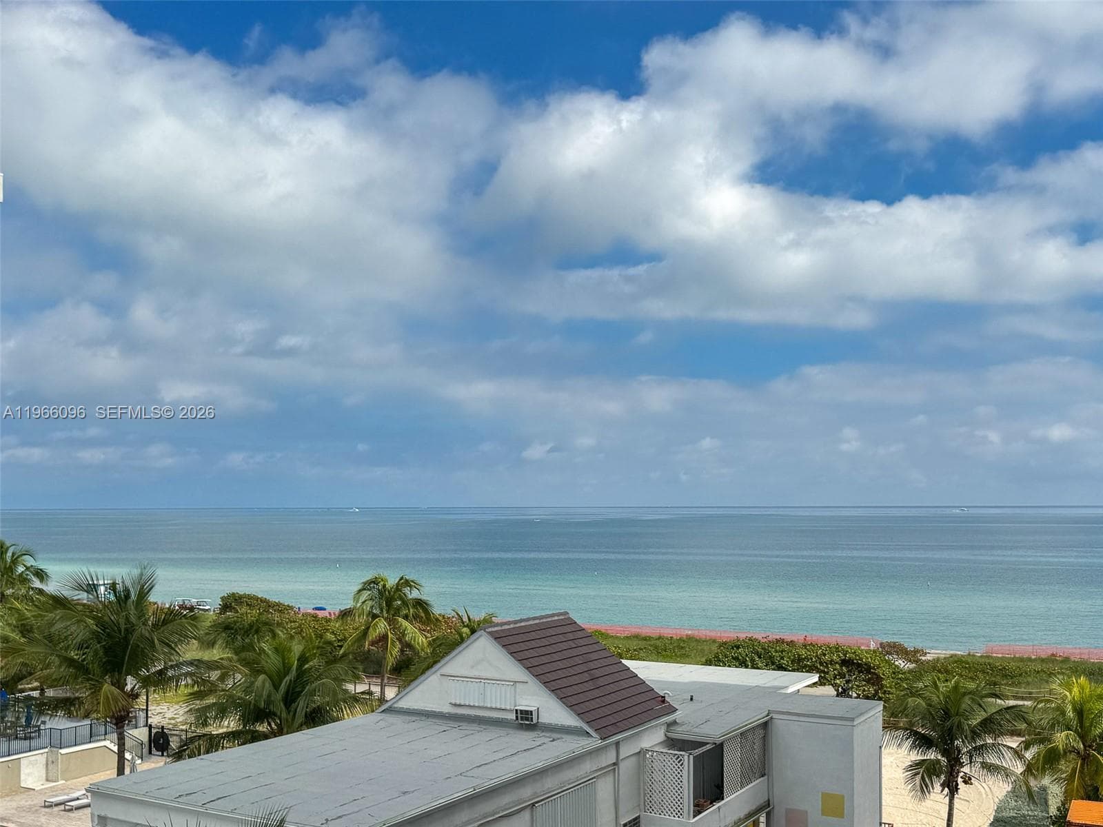FOUR WINDS CONDO · #609 in Surfside - Photo 3