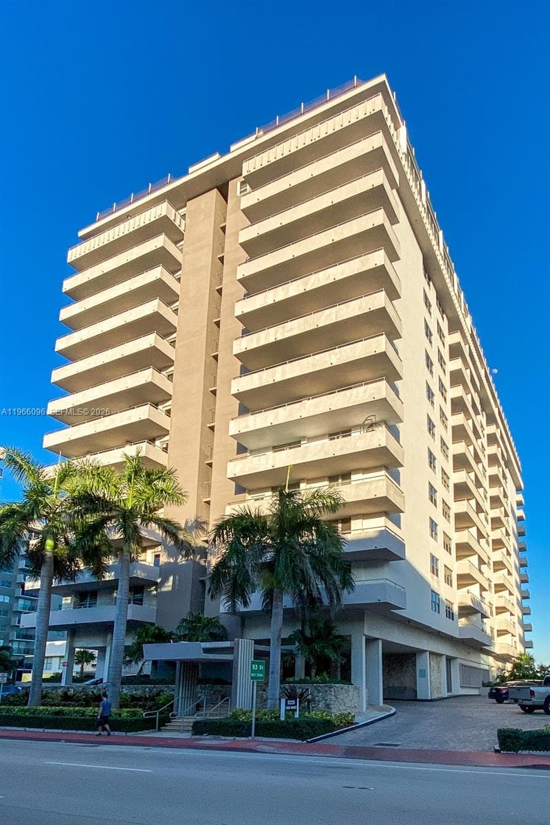 FOUR WINDS CONDO · #609 in Surfside - Photo 4