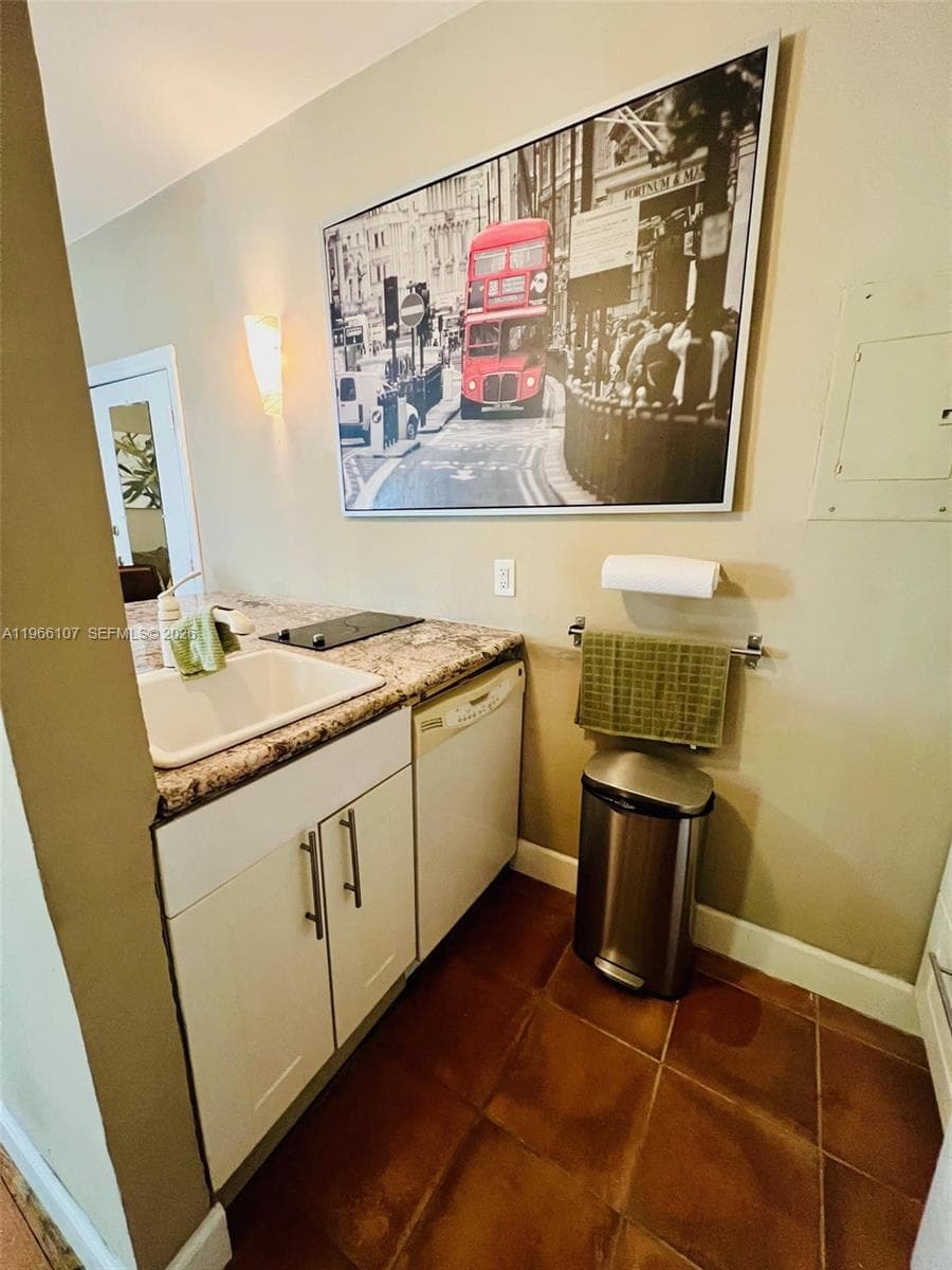 EVERGLADES EAST CONDO · #310 in Miami Beach - Photo 6