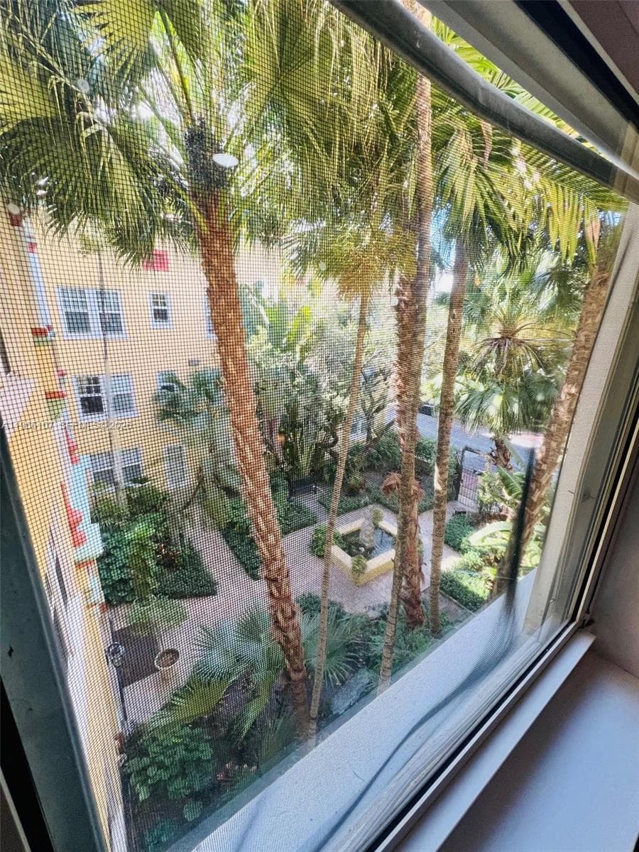 EVERGLADES EAST CONDO · #310 in Miami Beach - Photo 13