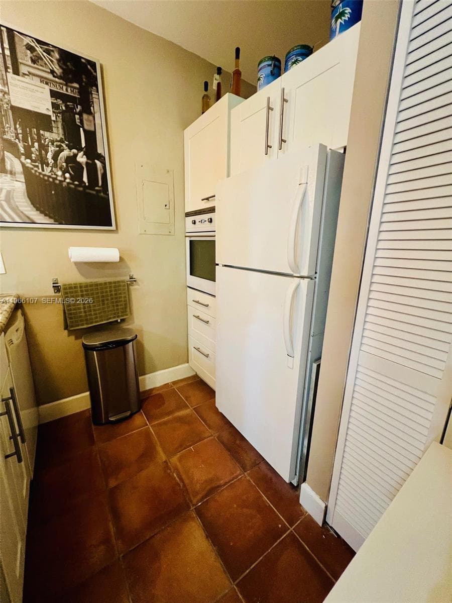 EVERGLADES EAST CONDO · #310 in Miami Beach - Photo 8