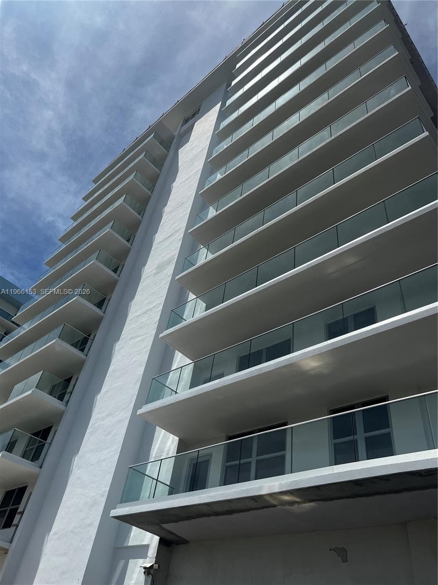 Four Winds Condo · #302 in Surfside - Photo 2