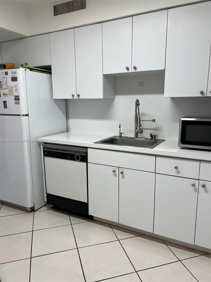 Four Winds Condo · #302 in Surfside - Photo 13