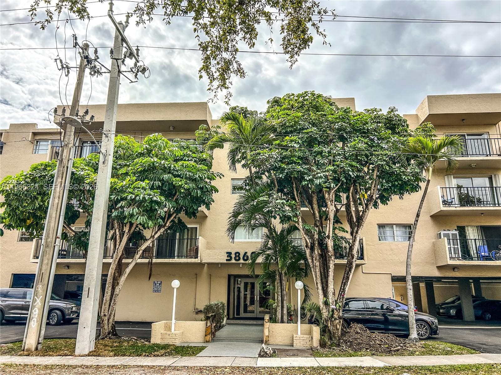 WATERWAY ISLES CONDO · #311 in North Miami Beach - Photo 2