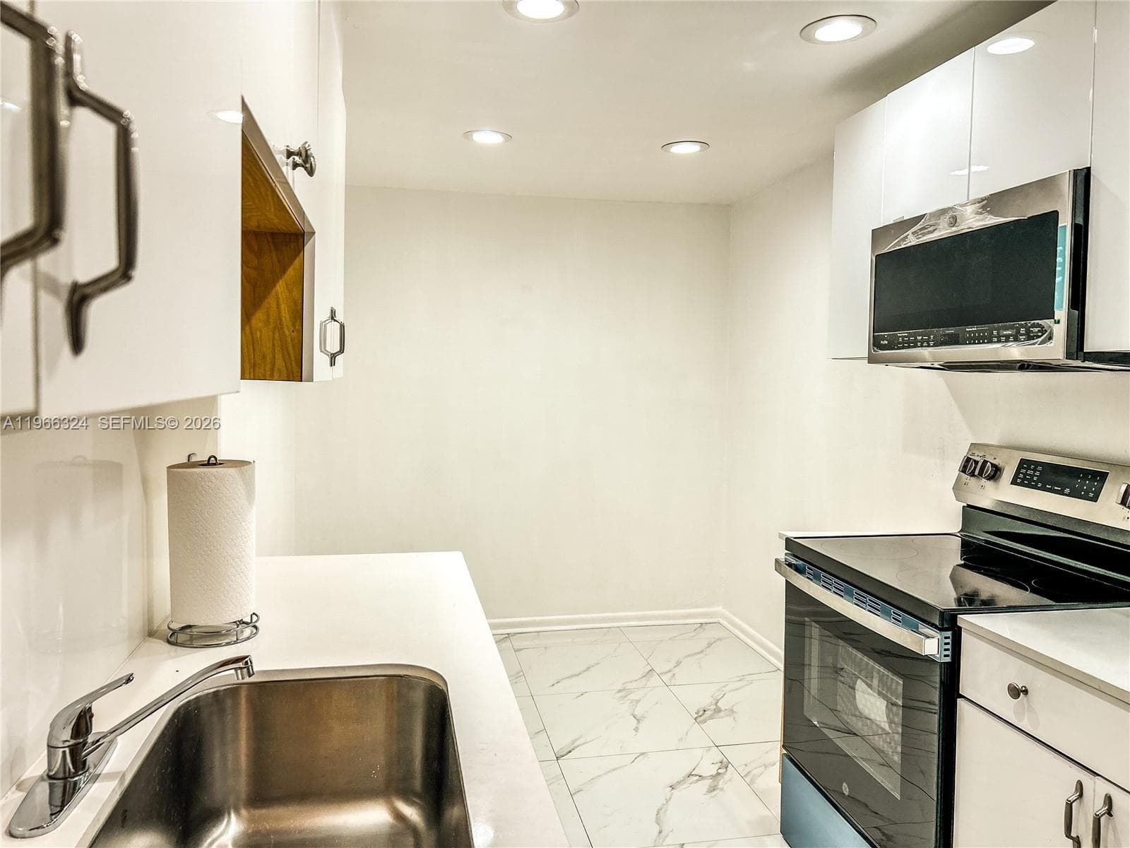 WATERWAY ISLES CONDO · #311 in North Miami Beach - Photo 4