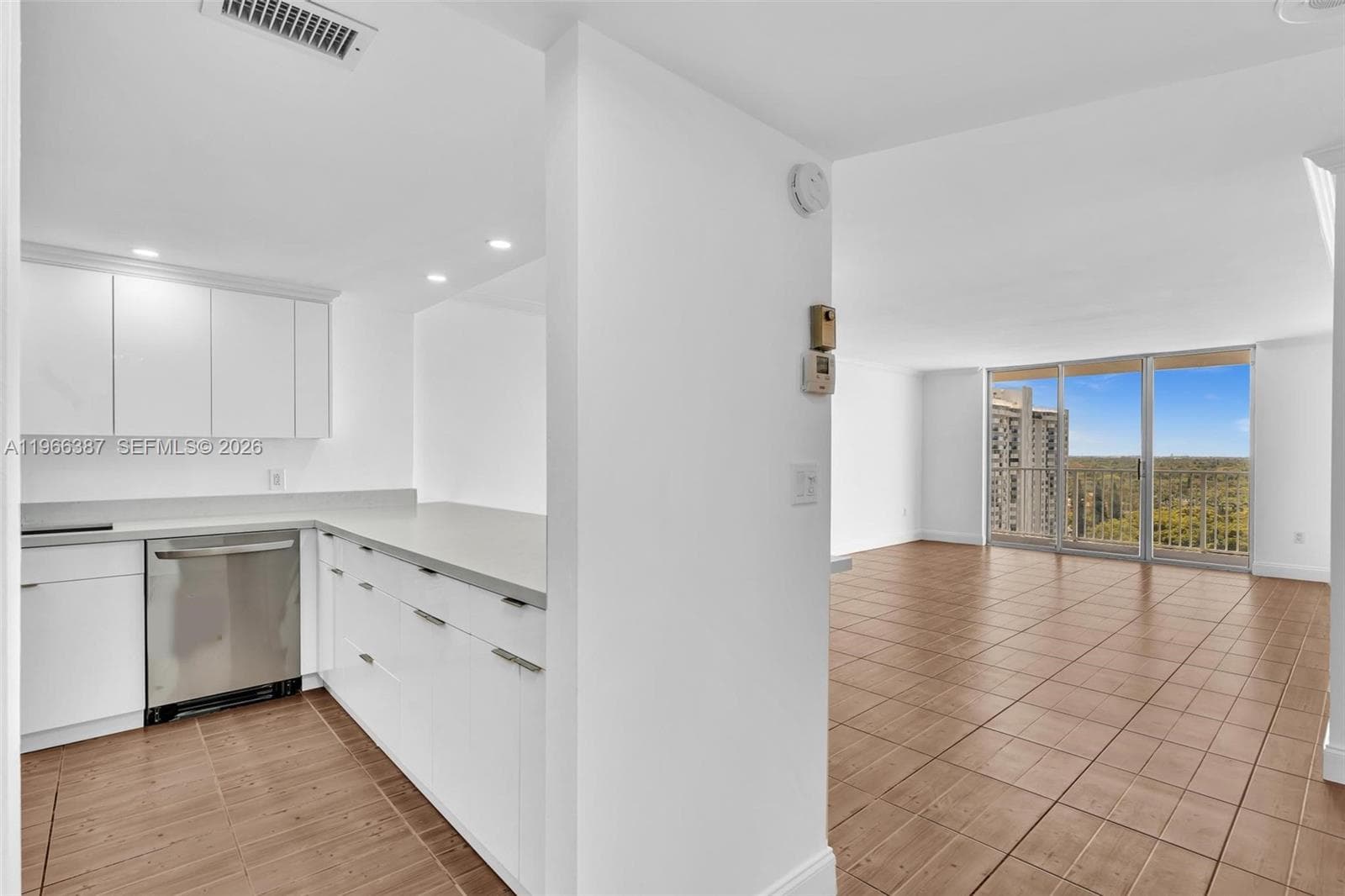 ADMIRALS PORT CONDO · #1703W in Aventura - Photo 3