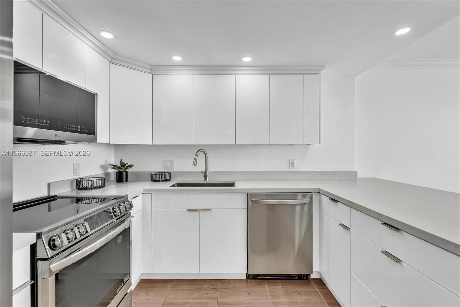 ADMIRALS PORT CONDO · #1703W in Aventura - Photo 5