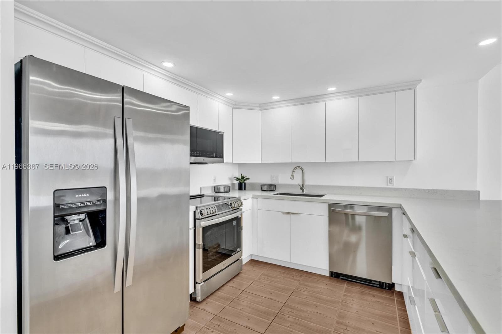 ADMIRALS PORT CONDO · #1703W in Aventura - Photo 4