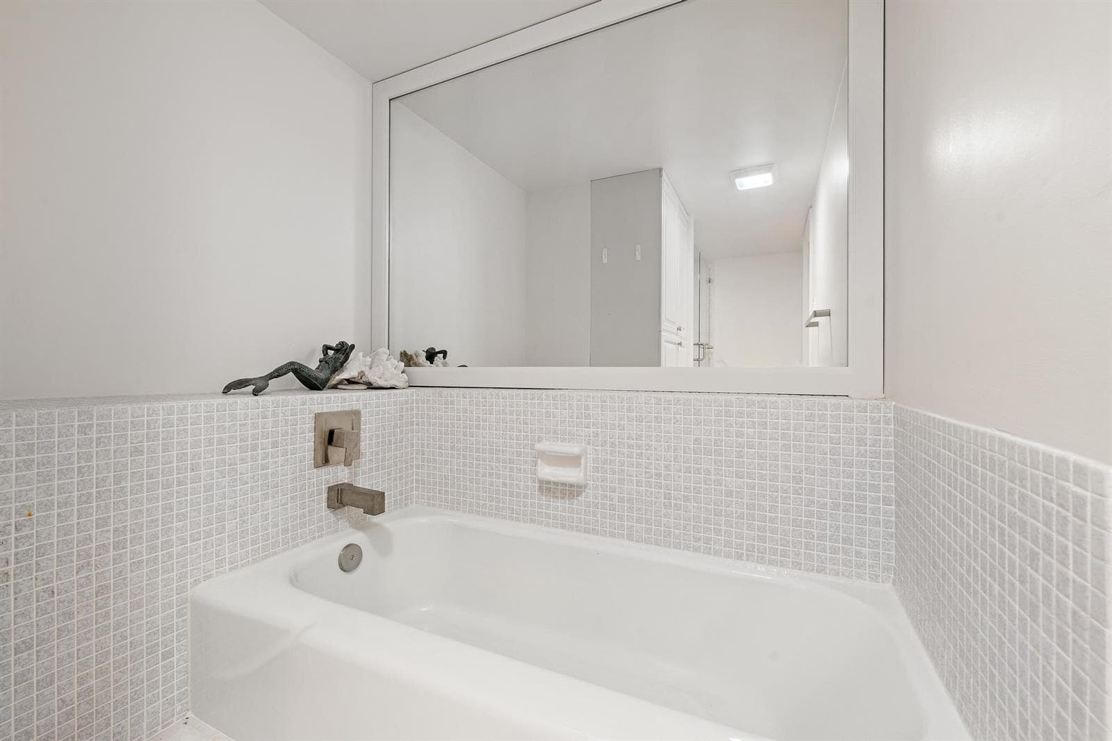 5380 N Ocean Dr-11