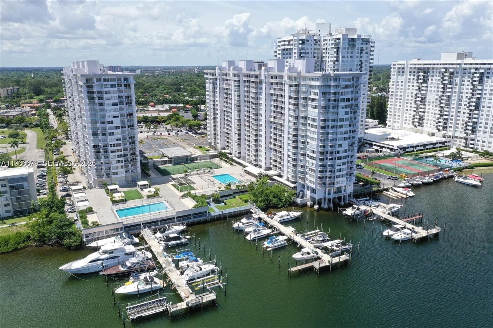 DEL PRADO MARINA · #1601 in Aventura - Photo 9