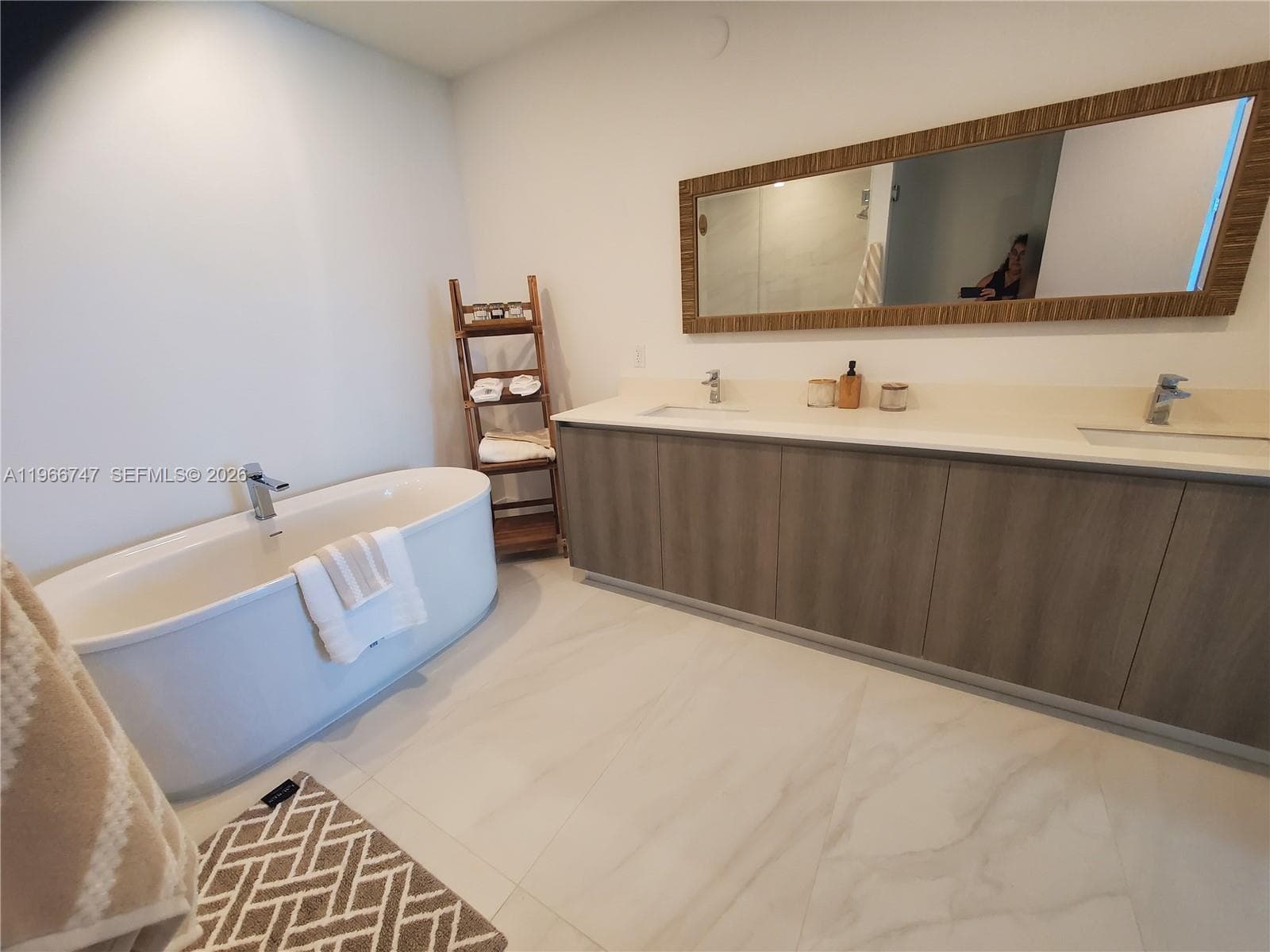 Aurora · #1402 in Sunny Isles Beach - Photo 8