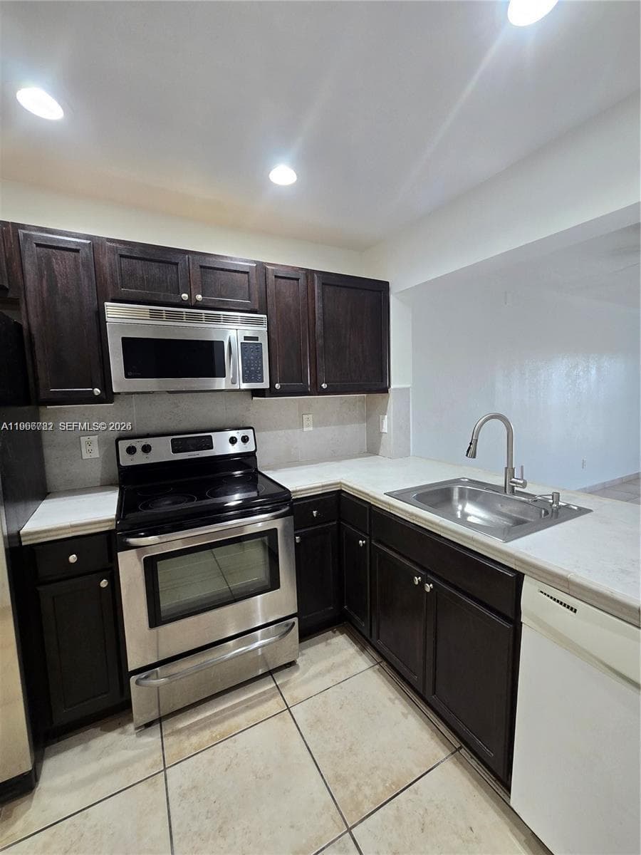 MONTEREY CONDO FOUR · #204-27 in Miami - Photo 2