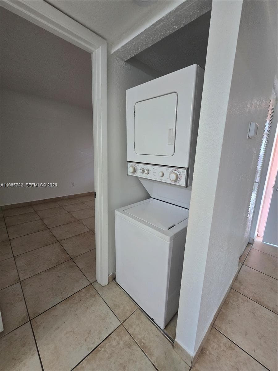 MONTEREY CONDO FOUR · #204-27 in Miami - Photo 9