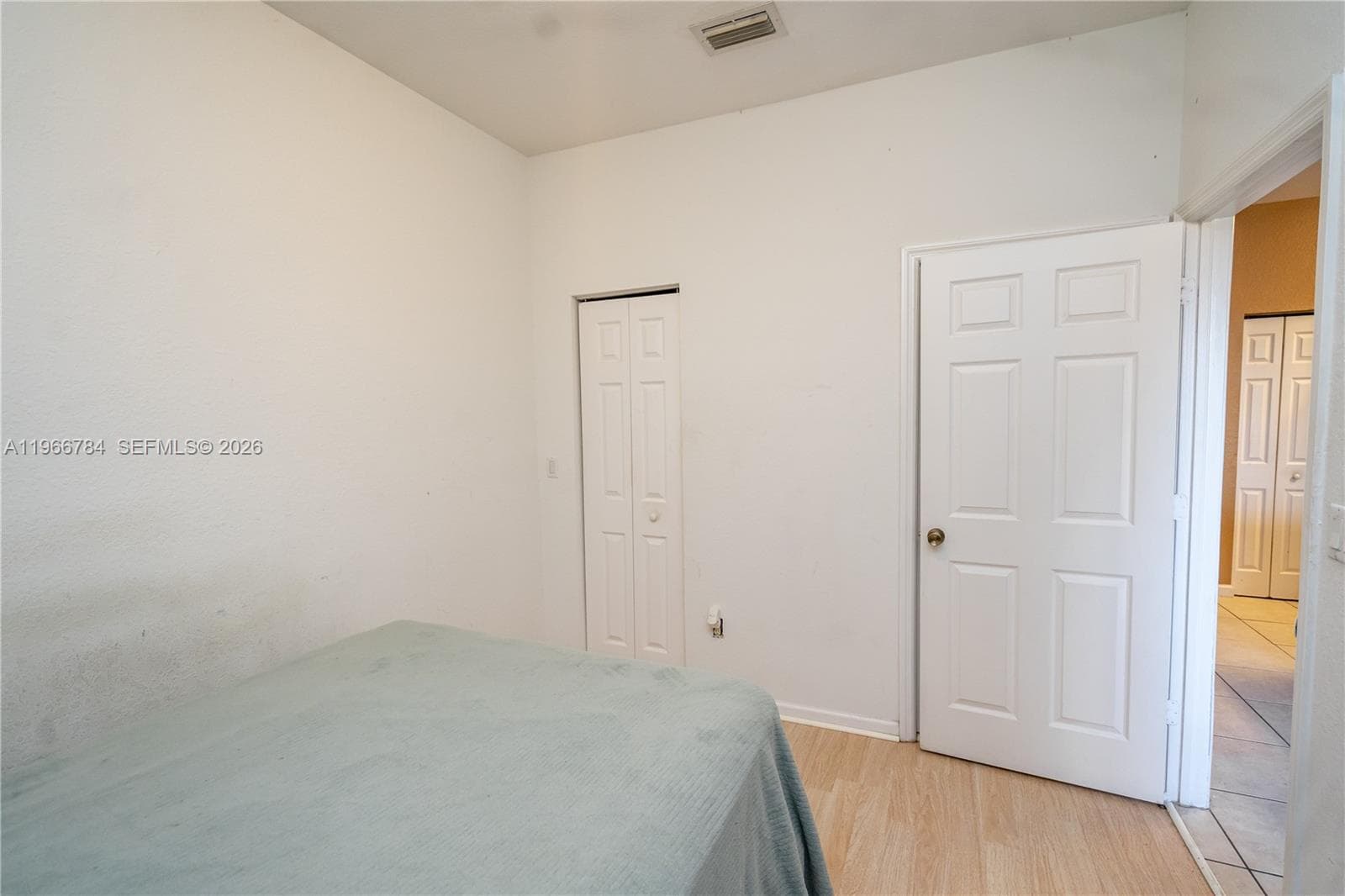 2128 NE 6th St photo 8