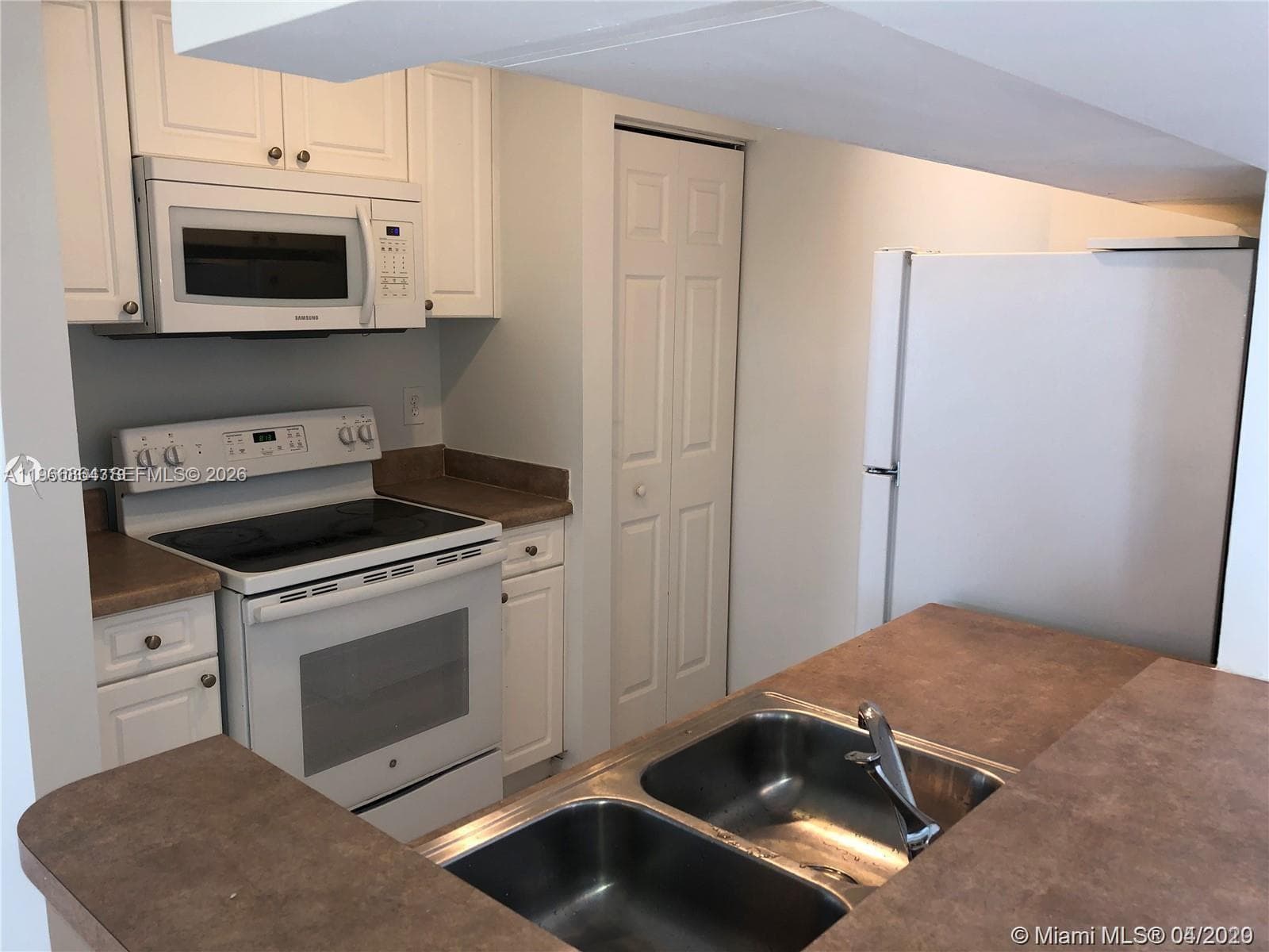 Porto Bellagio · #3601 in Sunny Isles Beach - Photo 17