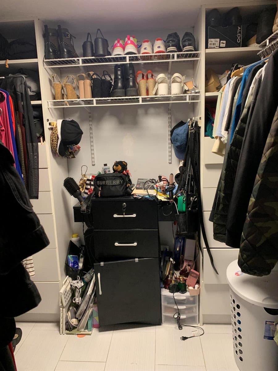 CLOSET