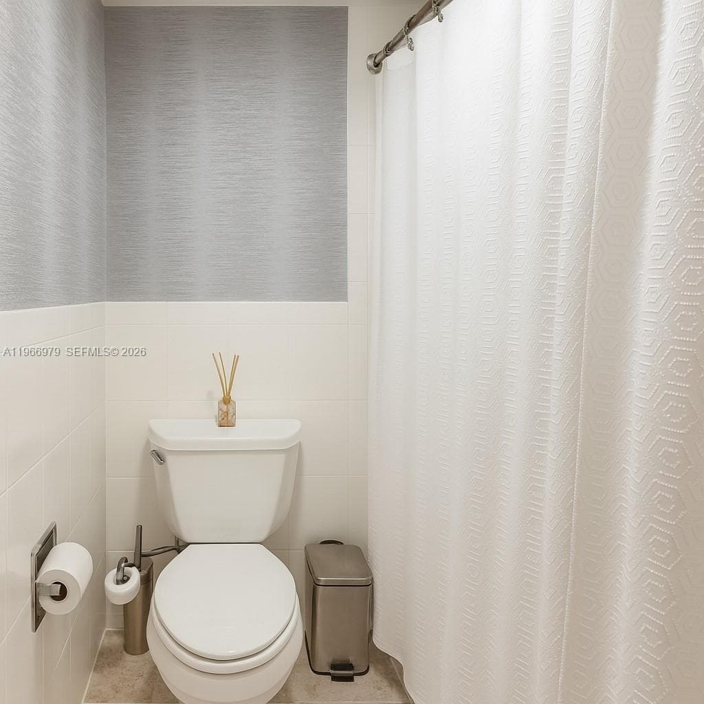 PLAZA OF AMERICAS CONDO · #906 in Sunny Isles Beach - Photo 20