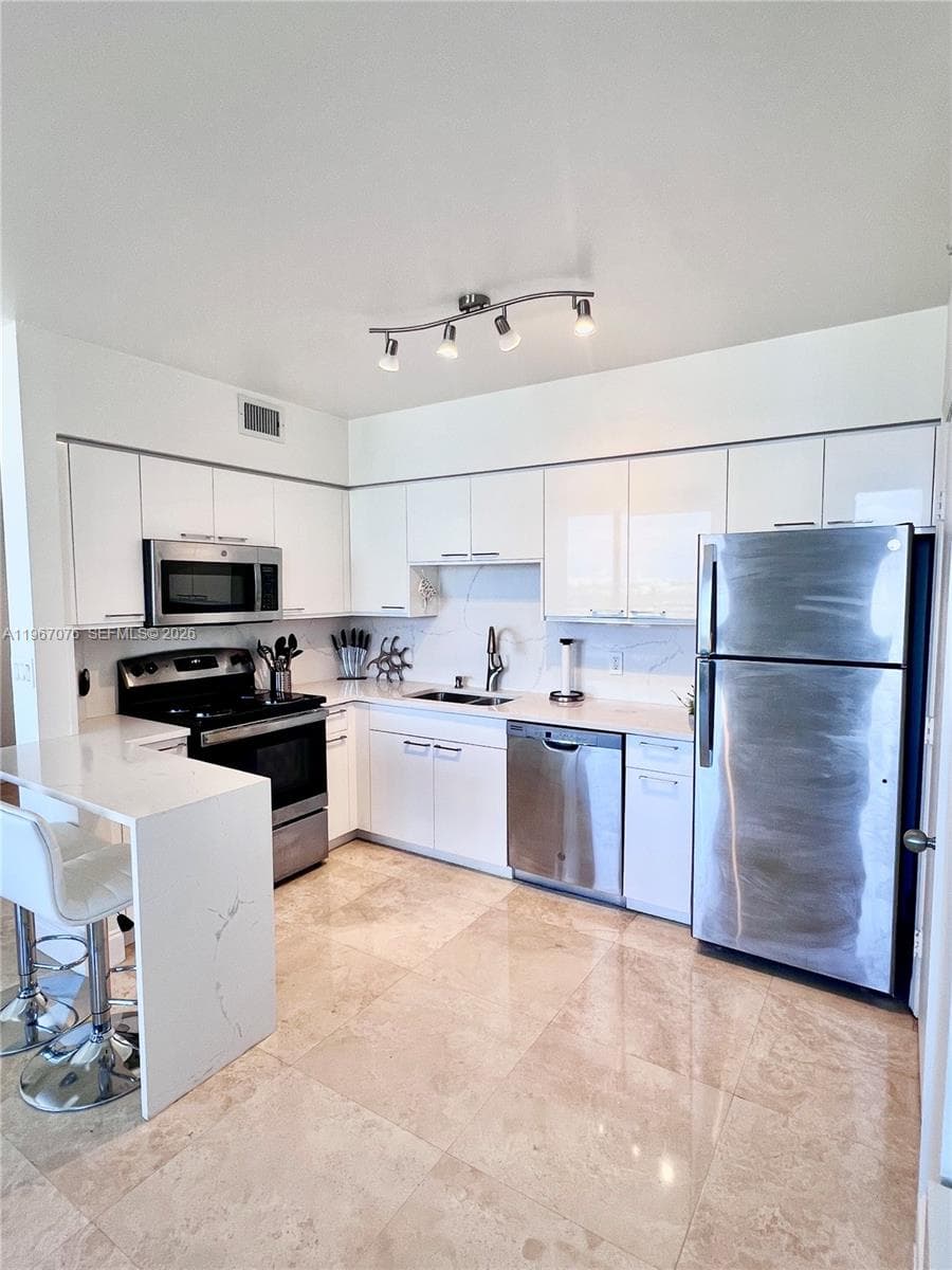 THE WAVERLY AT SOUTH BEAC · #3103 in Miami Beach - Photo 2