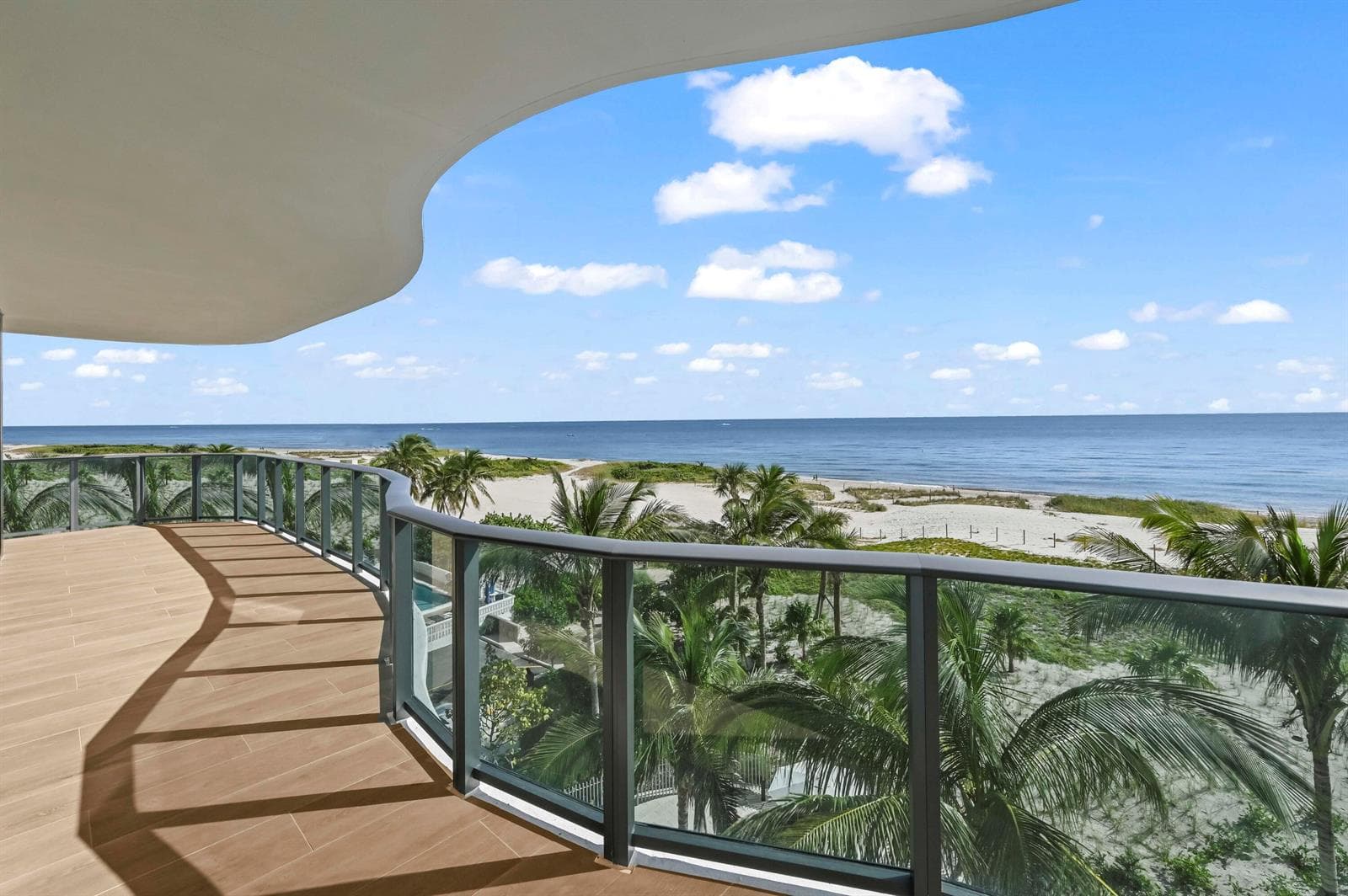 44 Balcony 08