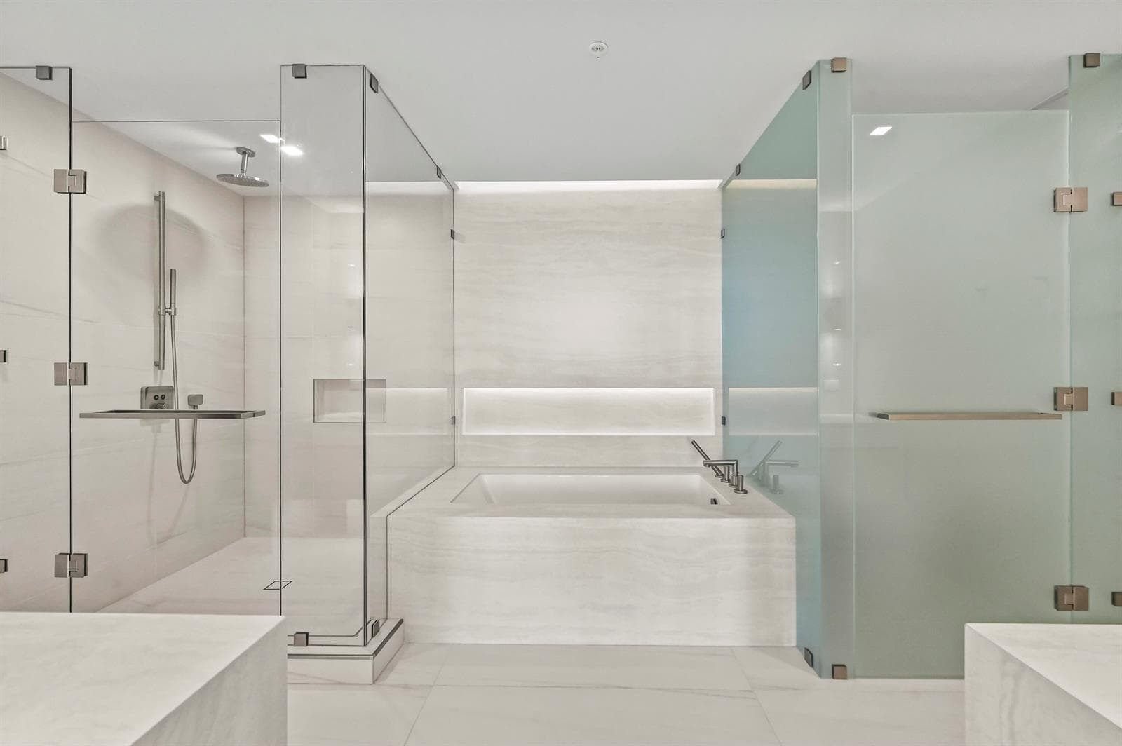 27 Bathroom 01