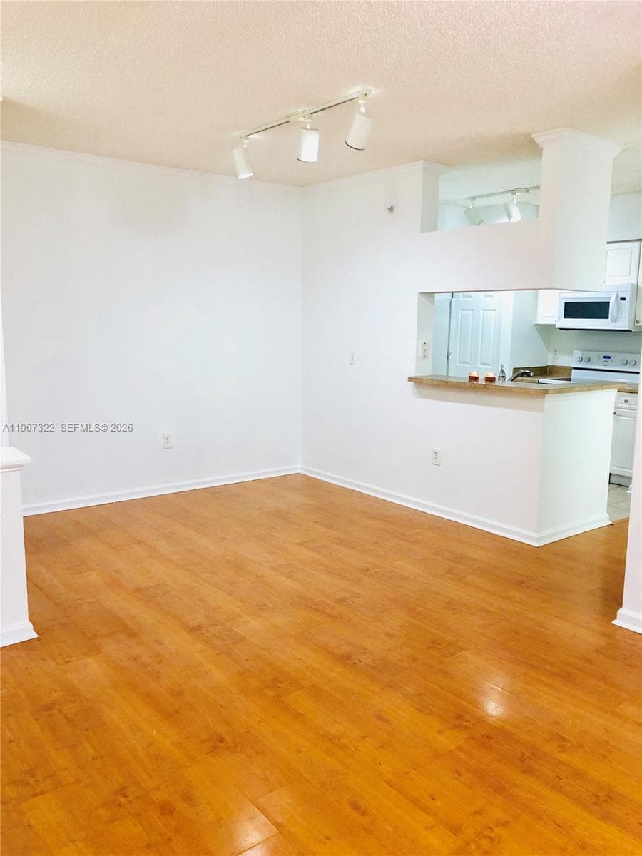 Porto Bellagio · #3603 in Sunny Isles Beach - Photo 17