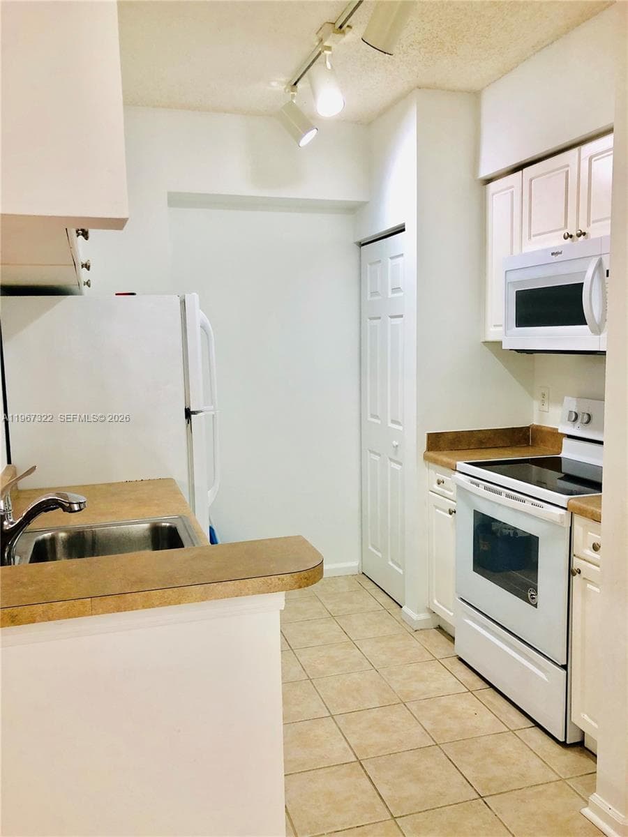Porto Bellagio · #3603 in Sunny Isles Beach - Photo 8