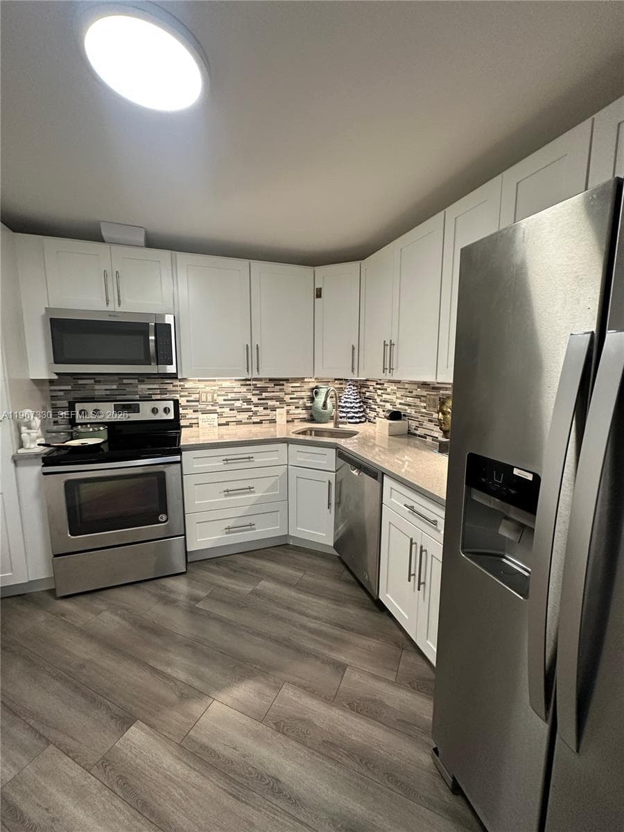 COMMODORE PLAZA CONDO · #PH07 in Aventura - Photo 2